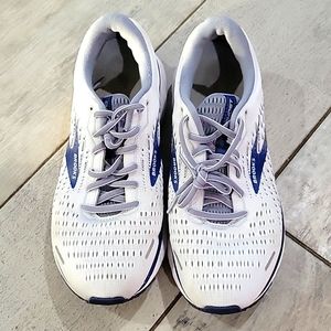 Brooks light gray and blue running sneakers size 9.5